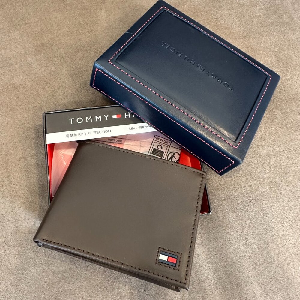 Tommy Hilfiger Leather Wallet NWT